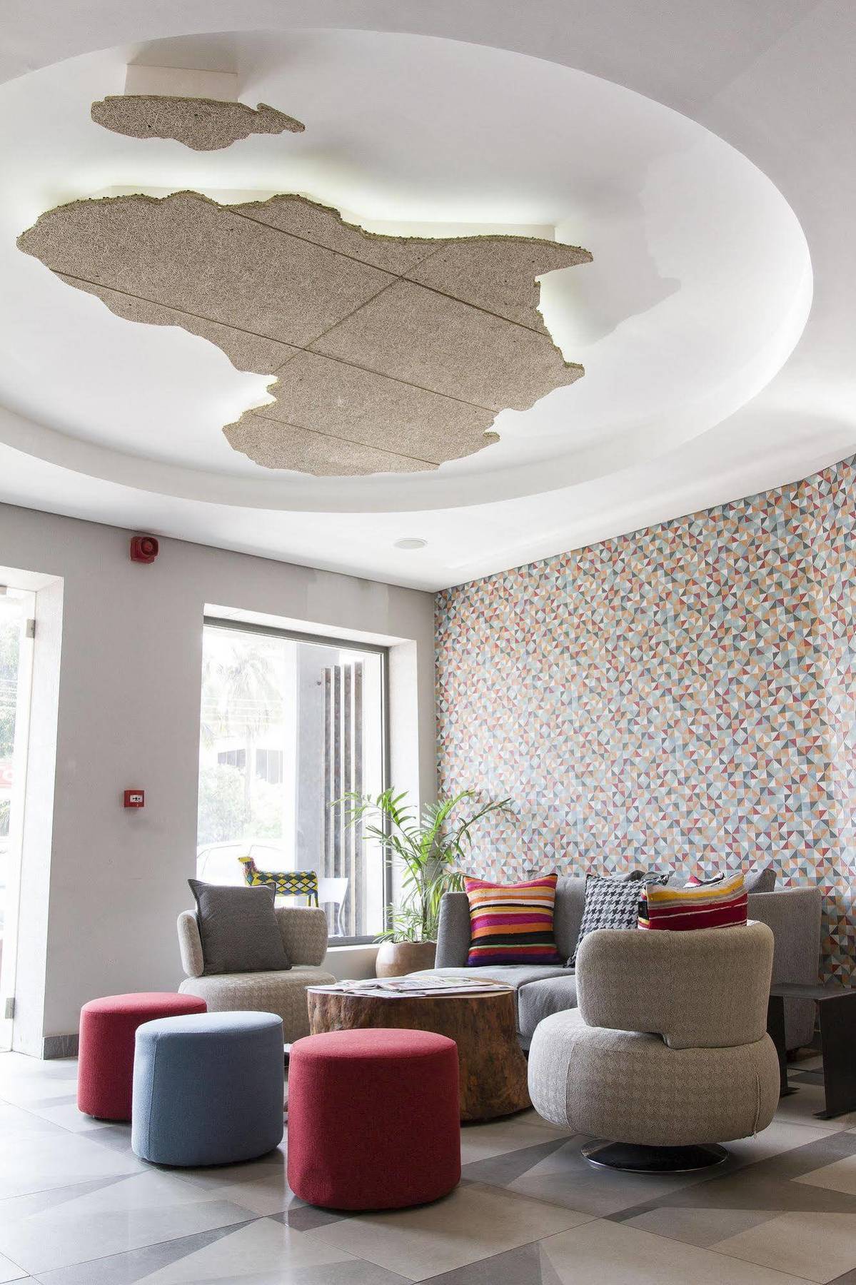 Urbano Hotel By Roots Wiaboman ภายนอก รูปภาพ